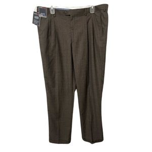 Roundtree & Yorke Travel Smart Men’s Dress Slacks| NWT| Classic Fit| Size 42X32
